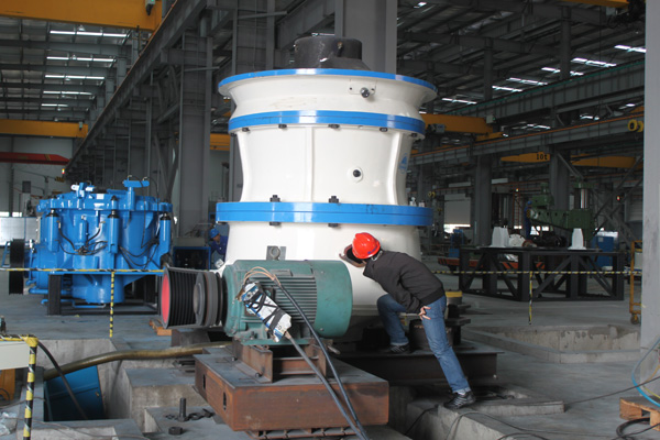 上海天博SMG300细碎液压圆锥破碎机试机成功