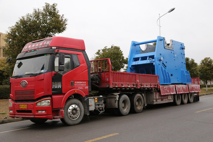 天博1500T/H大型鄂式破碎机出厂交付