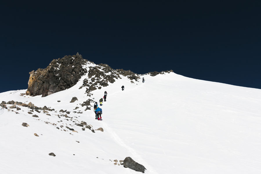 骄傲!天博股份欧洲员工勇攀欧洲第一峰-厄尔布鲁士峰